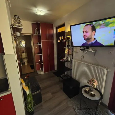 Kira Apartment