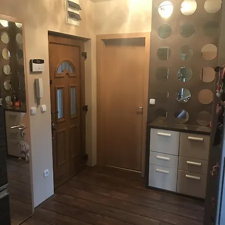 Apartament Kira Apartman *