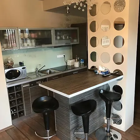 Kira Apartman *